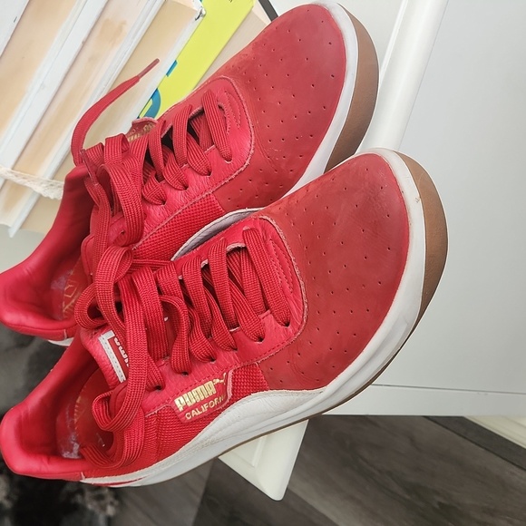 Puma California  Red and White Classic Sneakers - Picture 1 of 7